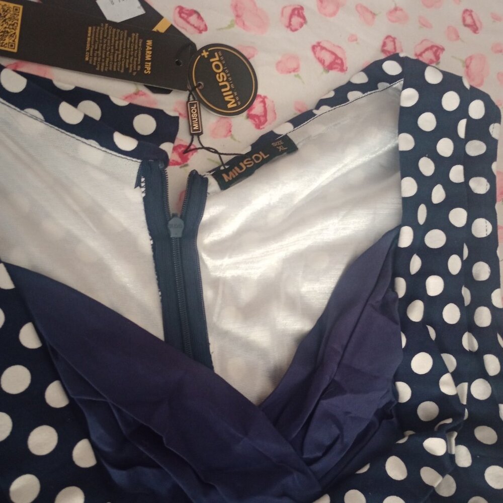 Dress - Picture 2 of 2